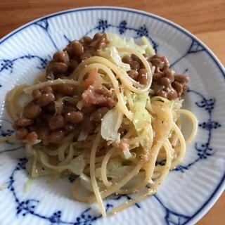 キャベツと納豆の明太子バターパスタ